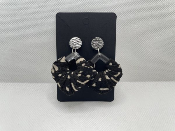 Boucle d'oreille en pagne africain Bogolan Nia – Image 3